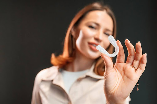 Invisible-Aligners-pros-and-cons